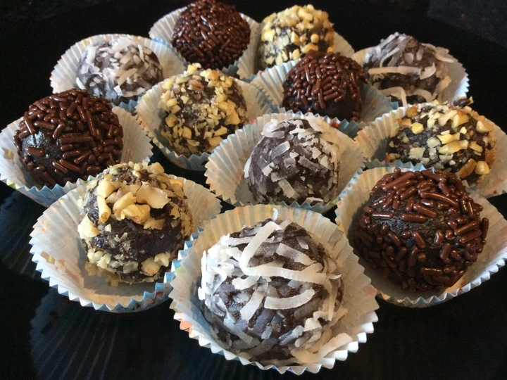 Easy Steps to Prepare Recipes Walnut Chocolate Cake Truffles the Delicious Can Pamper Your Tongue.