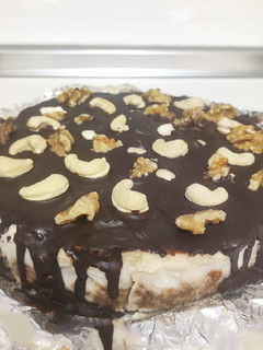 Una foto de Tarta de queso con chocolate y frutos secos (dedicada a mi madre)