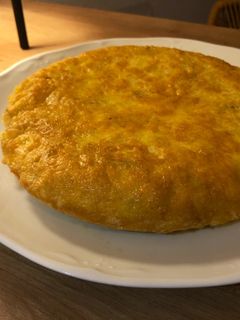 Una foto de Tortilla de patatas con patatas de bolsa