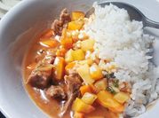 Gambar beef stew with carrots and potatoes