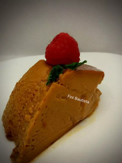 Una foto de Flan de huevo con dulce de leche