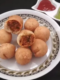 ડ્રાઇ કચોરી (dry- kachori recipe in gujarati) રેસીપી મુખ્ય ફોટો