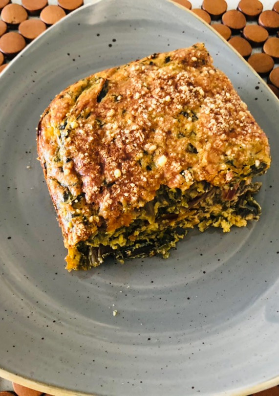 Una foto de Budín de hojas de betarragas y queso