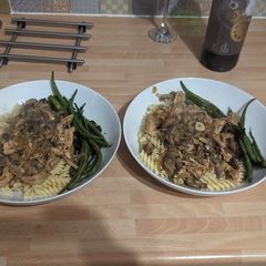 A picture of Chicken Marsala.