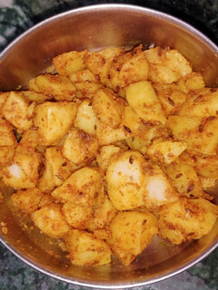 मसाला आलू (masala aloo recipe in Hindi) रेसिपी मुख्य फोटो