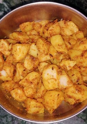 मसाला आलू (masala aloo recipe in Hindi) रेसिपी मुख्य फोटो