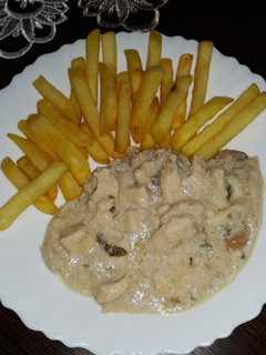 Tejszínes, gombás csirkemell recept fotója