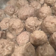 A picture of Baso sapi (ayam) - Indonesian meatball.