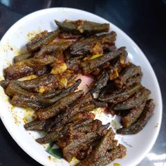A picture of Garlic Bhindi (ladyfinger).