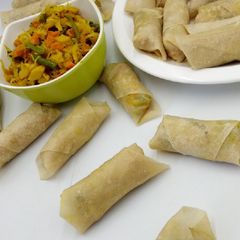 A picture of How to fold Springrolls in 3 simple steps.