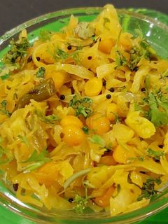कोबीची भाजी (kobichi bhaji recipe in marathi) रेसिपी चे मुख्य फोटो