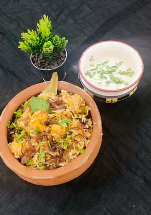 पनीर दम बिर्याणी (paneer dum biryani recipe in marathi) रेसिपी चे मुख्य फोटो 