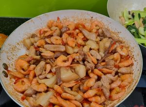 Hình của món Tôm Rang Thịt.