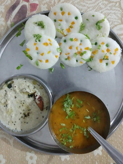 ઈડલી સંભાર (Idli Sambhar Recipe In Gujarati) રેસીપી મુખ્ય ફોટો