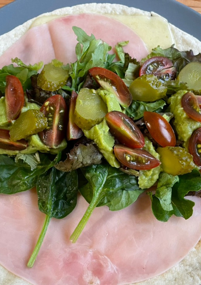 Una foto de Quesadillas con ensalada