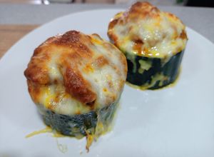 Foto principal de Timbal de calabacín relleno de verduras y pollo especiado