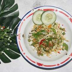 A picture of Urap sayur mentah.