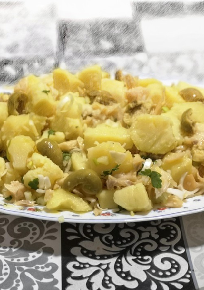 Una foto de Ensaladilla de Bacalao 🐟 Salado