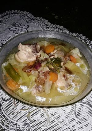 Foto resep ‘’Sop Ayam dengan Kaldu Kaya Rempah’’
