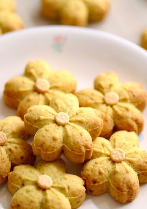 Hình của món 💚 Bánh Cookies Hạnh Nhân Hình Hoa Mai 🌸.