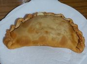 Una foto de empanadas de pollo y choclo