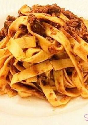Foto di Storia di un piatto di pappardelle al sugo di cinghiale