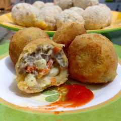 A picture of Beef & Macaroni Croquette.