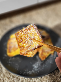 A picture of French toast.