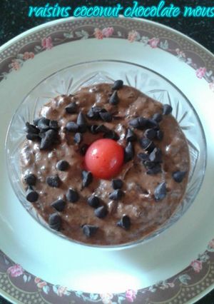 कोकोनट चॉकलेट मूस (Coconut chocolate mousse recipe in Hindi) रेसिपी मुख्य फोटो