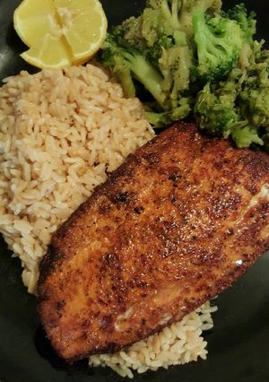 A picture of Salmon and broccoli dinner.