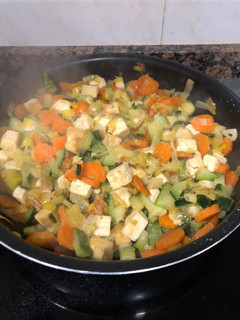 Una foto de Tofu con verduras