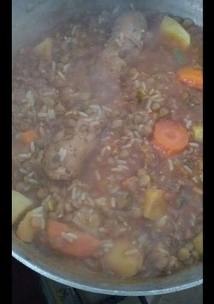 Una foto de Guiso de lentejas con chory