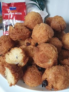 Una foto de Buñuelos de nata con frutos secos