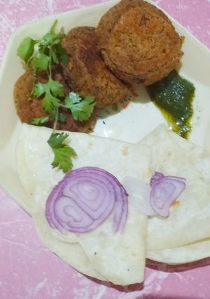 A picture of Black chana kabab and paratha.