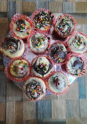 A picture of Marble cupcakes 🧁 😋.