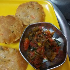 टमाटर की पूरी & टमाटर की चटनी (Tamatar ki puri and tamatar ki chutney recipe In Hindi) A picture of टमाटर की पूरी & टमाटर की चटनी (Tamatar ki puri and tamatar ki chutney recipe In Hindi).