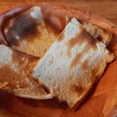 A picture of My super crispy melba toast.