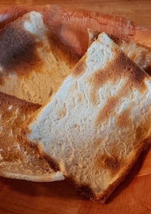 A picture of My super crispy melba toast.