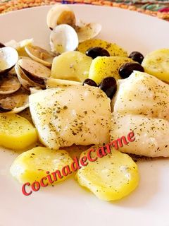 Una foto de Bacalao a baja temperatura con almejas y patatas