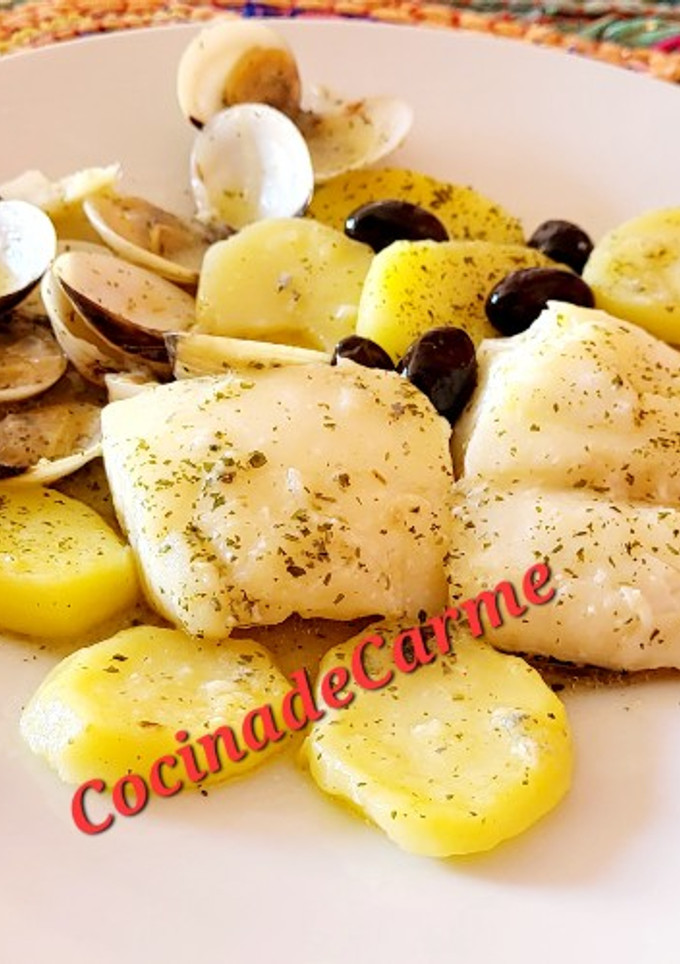 Una foto de Bacalao a baja temperatura con almejas y patatas