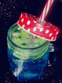 ब्लु कुरासो लेमोनेड (Blue Curacoa Lemoned Recipe In Marathi) रेसिपी चे मुख्य फोटो