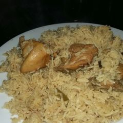 A picture of Chicken pulao.