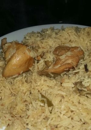 A picture of Chicken pulao.