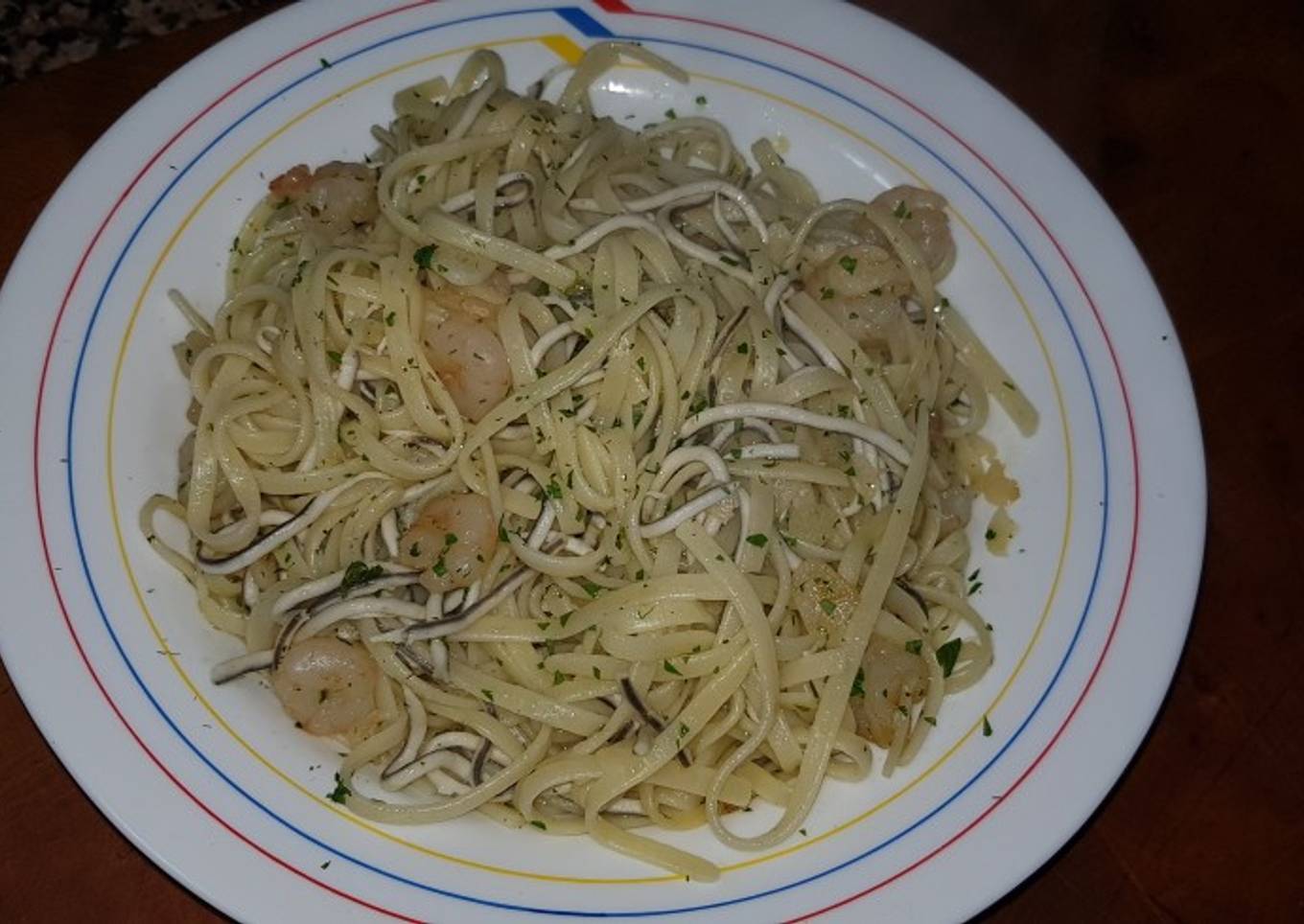 Tallarines con gambas y gulas