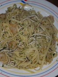 Una foto de Tallarines con gambas y gulas