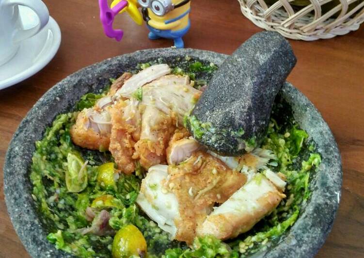 Resep Ayam  geprek sambal  hijau oleh Shanty Anggraini Cookpad