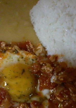 Una foto de Arroz con puré, más huevos rancheros 😄