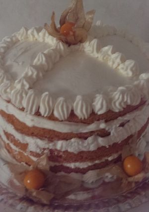 Una foto de Bolo nacked cake branco com phisalis