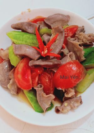 Hình của món Lòng xào dưa leo cà chua.