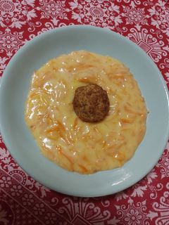 Sárgarépa főzelék gluténmentes sajtos fasírttal recept fotója